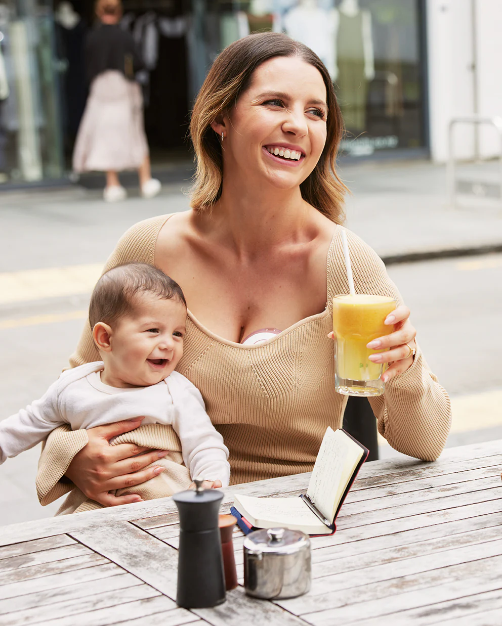 Momcozy Mobile Style™ Hands-free Slim Breast Pump | M6 - Image 9